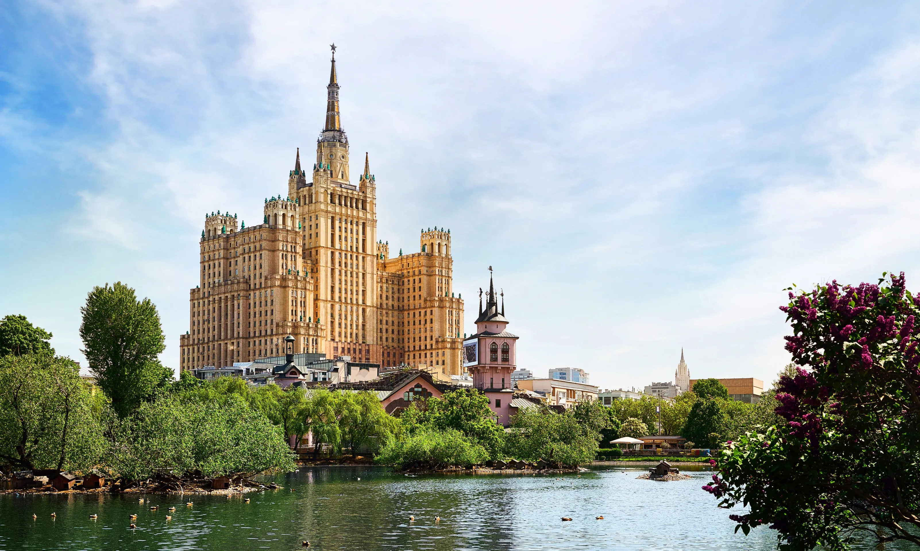 2026.05.18_Съемка на 10 локаций печатного RUSSPASS Бизнес-гида_ретушь_0028_РИД от 2026.05.20 (1) (1)