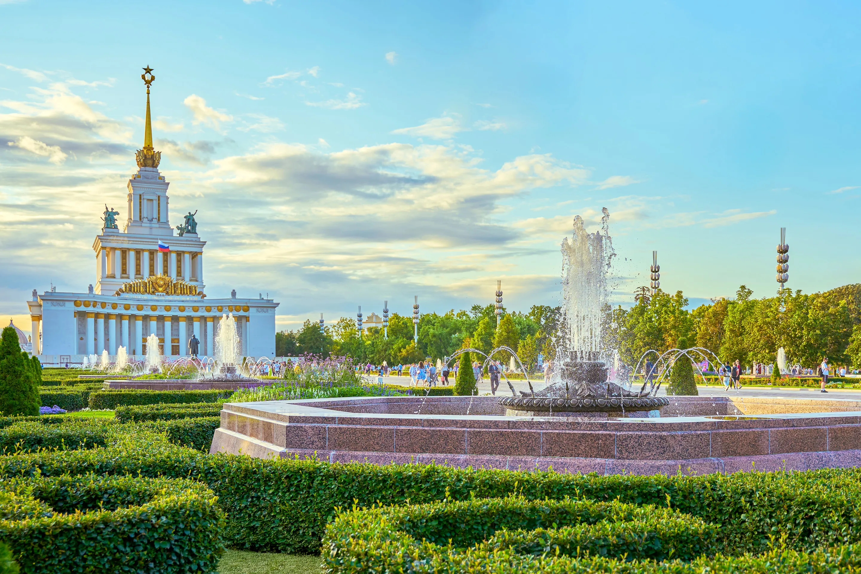 43. Фонтаны ВДНХ, Комплекс из 14 фонтанов на Центральной аллеи (1)