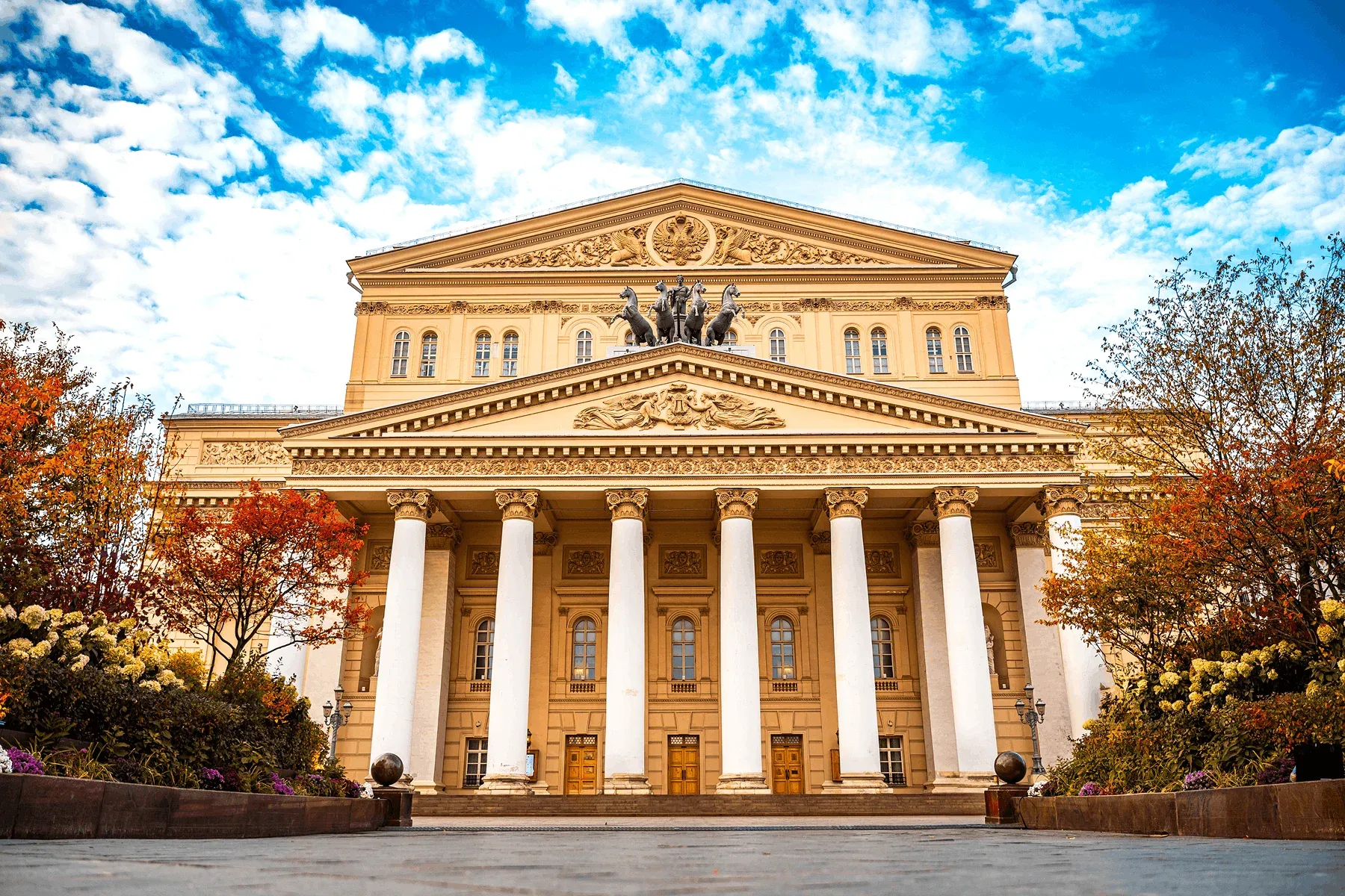 Большой театр МТ осень