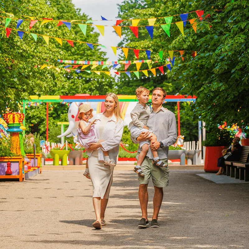 Family walking in Moscow
