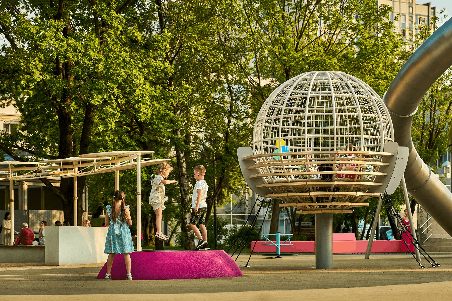 Children playing on the Sokolniki playground